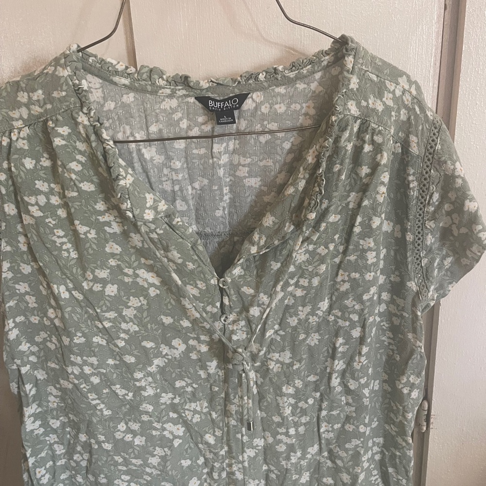Buffalo David Bitton size L green with white flowers top
